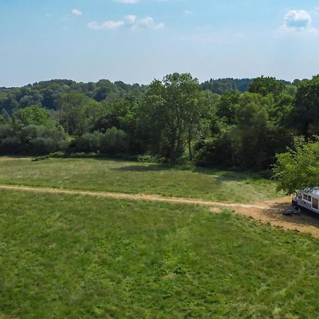 American School Bus Retreat With Hot Tub In Sussex Meadow Uckfield Bagian luar foto