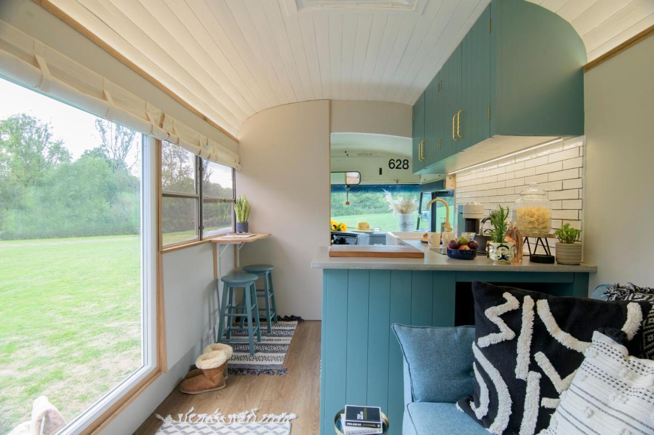American School Bus Retreat With Hot Tub In Sussex Meadow Uckfield Bagian luar foto