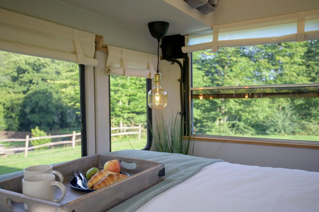 American School Bus Retreat With Hot Tub In Sussex Meadow Uckfield Bagian luar foto