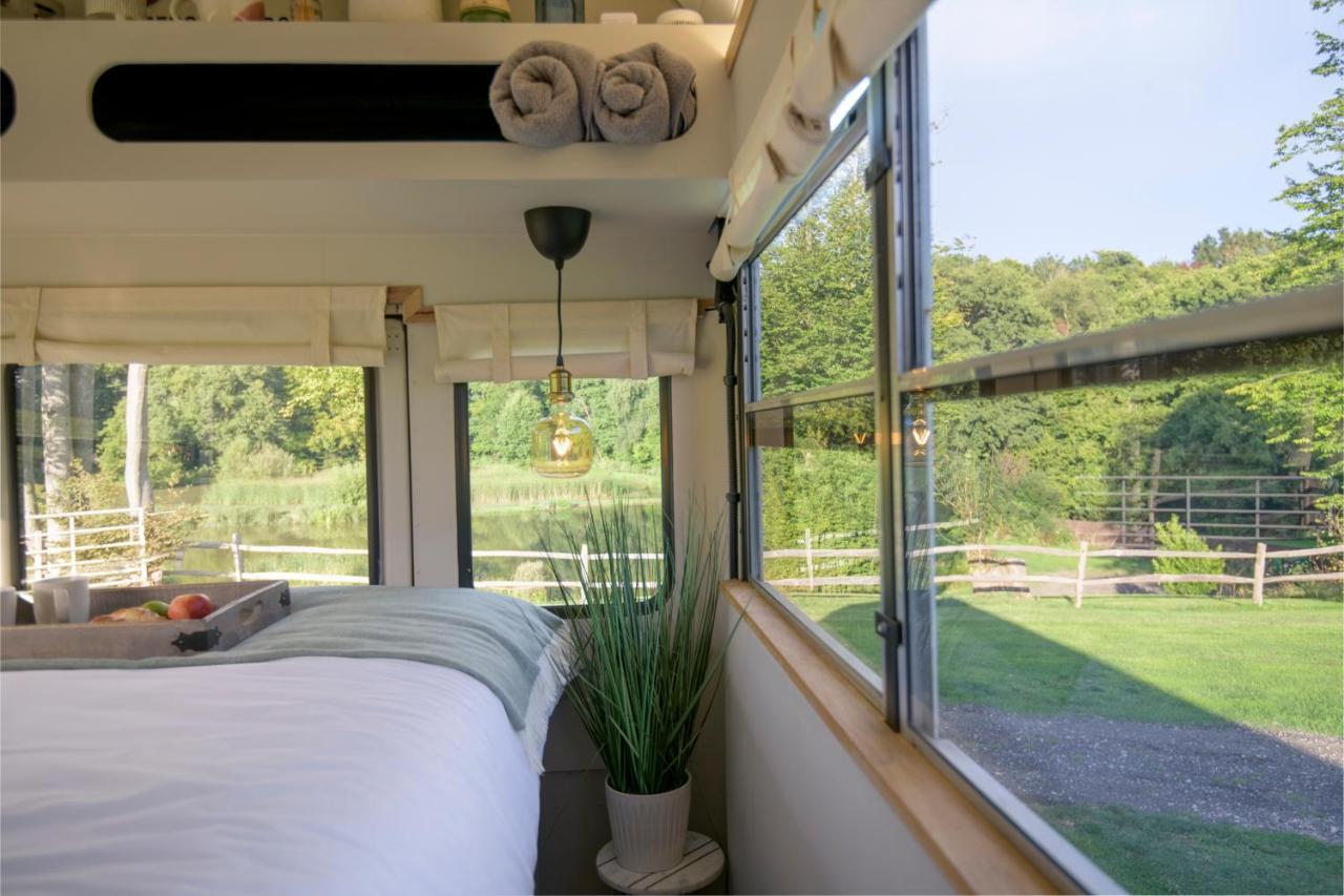 American School Bus Retreat With Hot Tub In Sussex Meadow Uckfield Bagian luar foto