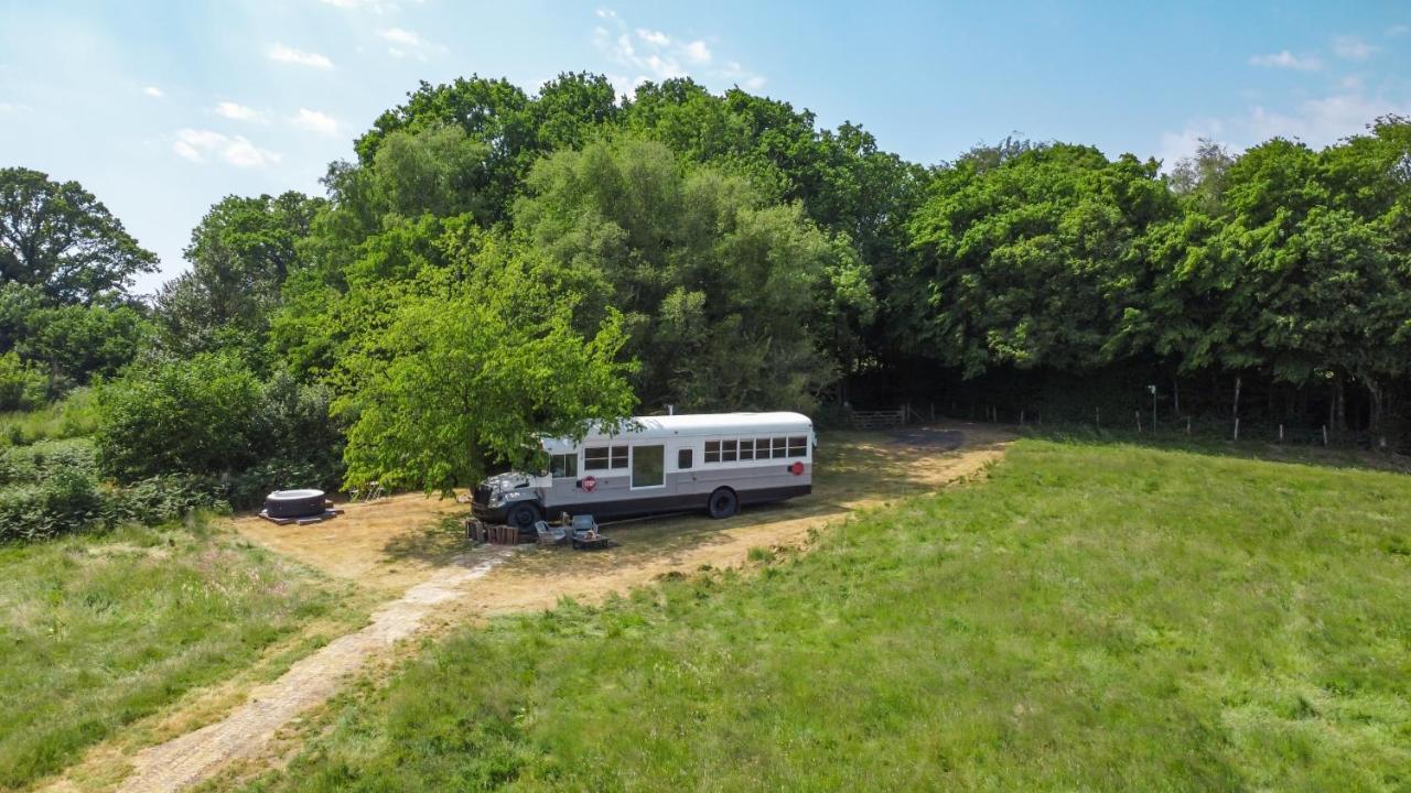 American School Bus Retreat With Hot Tub In Sussex Meadow Uckfield Bagian luar foto