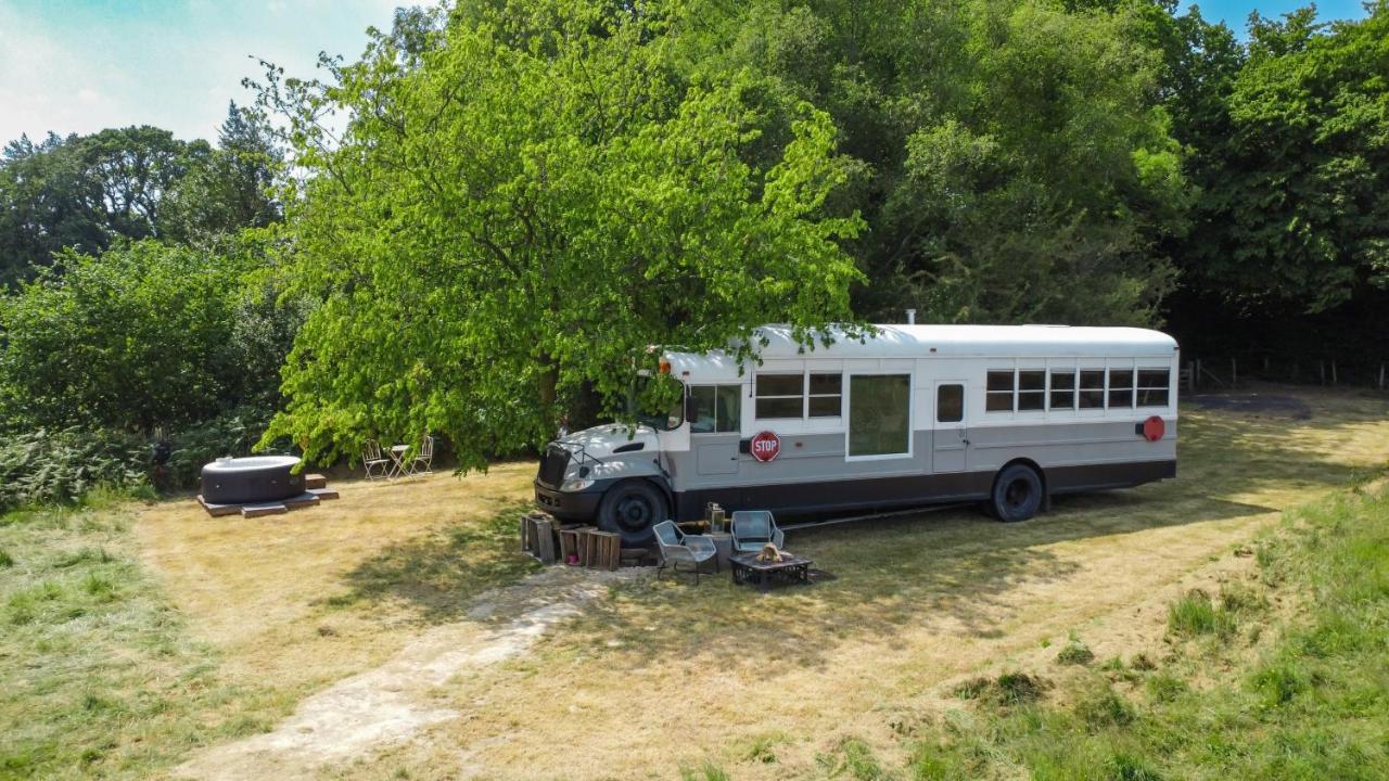 American School Bus Retreat With Hot Tub In Sussex Meadow Uckfield Bagian luar foto