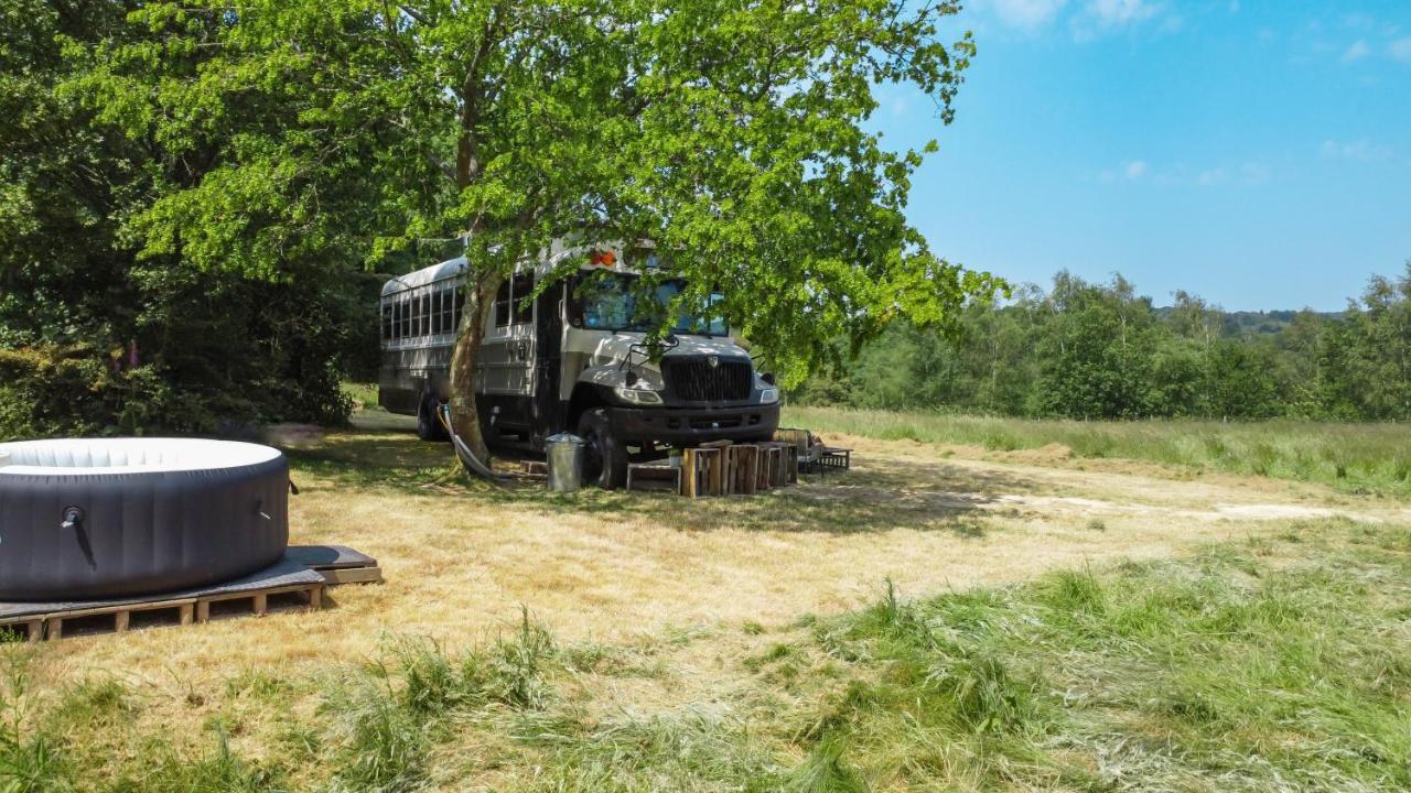 American School Bus Retreat With Hot Tub In Sussex Meadow Uckfield Bagian luar foto