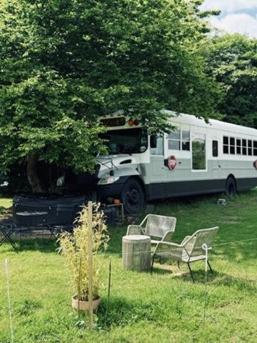 American School Bus Retreat With Hot Tub In Sussex Meadow Uckfield Bagian luar foto