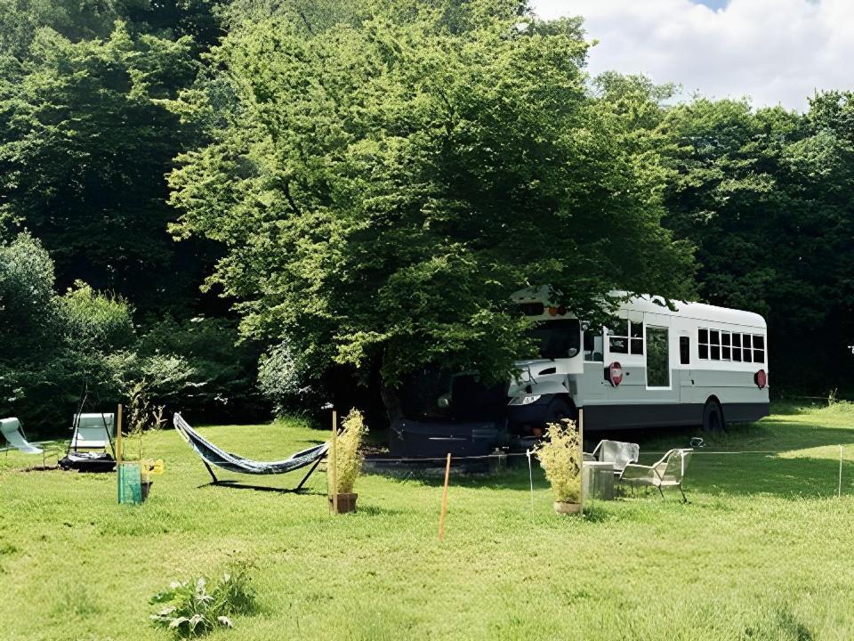 American School Bus Retreat With Hot Tub In Sussex Meadow Uckfield Bagian luar foto